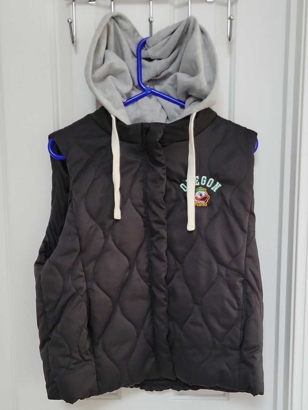 New W/O Tags. Women's Oregon Duck Quilted Puffer Vest with Hood - Black